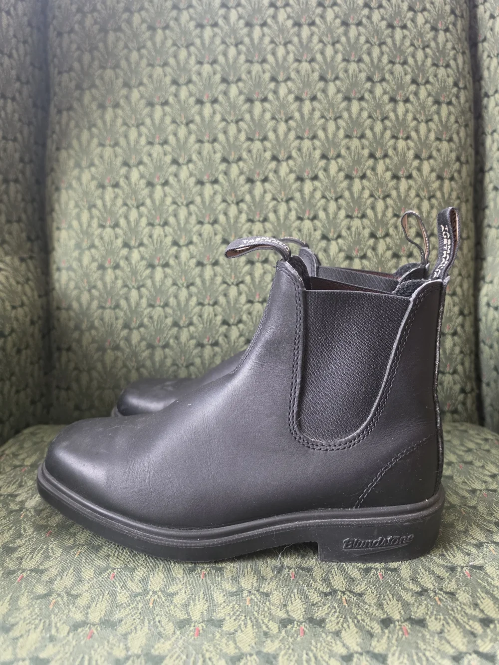 Blundstone Black Leather Chelsea-Style Chukka Boots